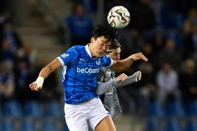 KRC Genk v RSC Anderlecht - Belgian Croky Cup GENK, BELGIUM - DECEMBER 04 : Oh Hyeon-Gyu forward of KRC Genk and Hey Lucas Boel defender of RSC Anderlecht during the Belgian Croky Cup round of 16 match between KRC Genk and RSC Anderlecht on December 4, 2025 in Genk, Belgium, 04 12 2025 Genk Belgium  Copyright: xDhax