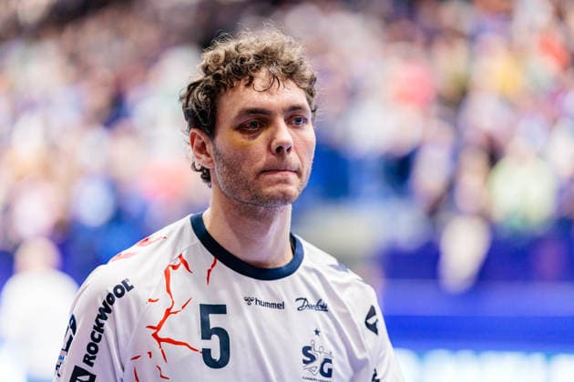 Niclas Kirkelokke (SG Flensburg-Handewitt, 05) ist enttaeuscht traurig nach 34:33 Niederlage GER, TBV Lemgo Lippe vs. SG Flensburg-Handewitt, Handball, 1. Bundesliga, 15. Spieltag, Spielzeit 2025 2026, 04.12.2025 GER, TBV Lemgo Lippe vs. SG Flensburg-Handewitt, Handball, 1. Bundesliga, 15. Spieltag, Spielzeit 2025 2026, 04.12.2025 Lemgo Copyright: xEibner-Pressefoto JanxRollingerx EP_JSK