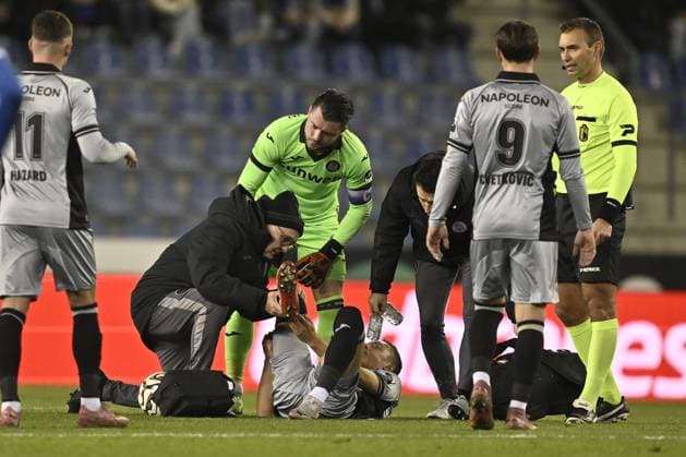 Anderlecht s Ludwig Augustinsson and looks injured during a soccer game between KRC Genk and RSC Anderlecht, in the 1 8 final of the Croky Cup Belgian cup, Thursday 04 December 2025 in Genk. JOHAN EYCKENS JohanxEyckens  x146507150x