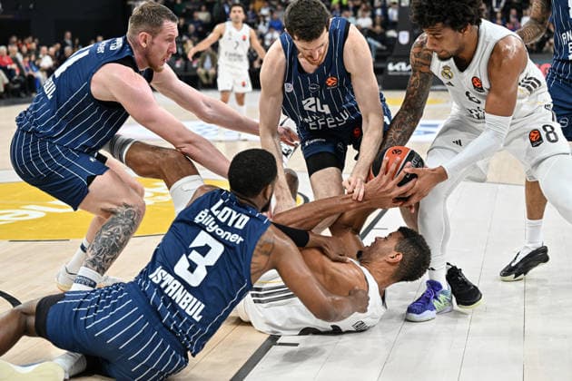 Anadolu Efes v Real Madrid - EuroLeague ISTANBUL, TURKIYE - DECEMBER 4: Ercan Osmani (24) of Anadolu Efes in action against Walter Tavares (C) of Real Madrid during EuroLeague week 14 basketball match between Anadolu Efes and Real Madrid at Basketball Development Center in Istanbul, Turkiye on December 4, 2025. Elif Ozturk Anadolu Istanbul Turkey. Editorial use only. Please get in touch for any other usage.  Copyright: x2025xAnadoluxElifxOzturkx