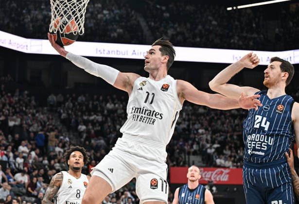 Anadolu Efes v Real Madrid - EuroLeague ISTANBUL, TURKIYE - DECEMBER 4: Ercan Osmani (24) of Anadolu Efes in action against Mario Hezonja (11) of Real Madrid during EuroLeague week 14 basketball match between Anadolu Efes and Real Madrid at Basketball Development Center in Istanbul, Turkiye on December 4, 2025. Elif Ozturk Anadolu Istanbul Turkey. Editorial use only. Please get in touch for any other usage.  Copyright: x2025xAnadoluxElifxOzturkx