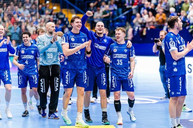 v.l. Joel Willecke (TBV Lemgo Lippe, 24), Jan Mudrow (TBV Lemgo Lippe, 07), Jarnes Faust (TBV Lemgo Lippe, 35) jubelt freut sich nach 34:33 Sieg GER, TBV Lemgo Lippe vs. SG Flensburg-Handewitt, Handball, 1. Bundesliga, 15. Spieltag, Spielzeit 2025 2026, 04.12.2025 GER, TBV Lemgo Lippe vs. SG Flensburg-Handewitt, Handball, 1. Bundesliga, 15. Spieltag, Spielzeit 2025 2026, 04.12.2025 Lemgo Copyright: xEibner-Pressefoto JanxRollingerx EP_JSK