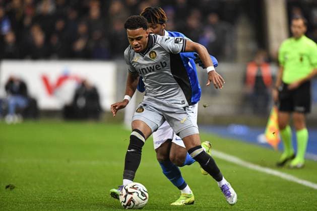 Genk s Noah Adedeji-Sternberg and Anderlecht s Ilay Camara pictured in action during a soccer game between KRC Genk and RSC Anderlecht, in the 1 8 final of the Croky Cup Belgian cup, Thursday 04 December 2025 in Genk. JILLxDELSAUX  x146508713x
