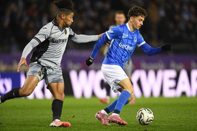 Anderlecht s Nathan Saliba and Genk s Konstantinos Kos Karetsas pictured in action during a soccer game between KRC Genk and RSC Anderlecht, in the 1 8 final of the Croky Cup Belgian cup, Thursday 04 December 2025 in Genk. JILLxDELSAUX  x146508805x