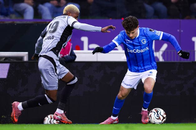 2025-12-04 KRC Genk v RSC Anderlecht - Croky Cup GENK, BELGIUM - DECEMBER 4: Nilson Angulo of RSC Anderlecht battles for the ball with Zakaria El Ouahdi of KRC Genk during the Croky Cup match between KRC Genk and RSC Anderlecht at Cegeka Arena on December 4, 2025 in Genk, Belgium. Genk Cegeka Arena Belgium Content not available for redistribution in The Netherlands directly or indirectly through any third parties. Copyright: xJorisxVerwijstx