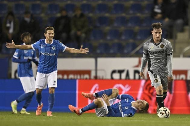Genk s Patrik Hrosovsky, Genk s Matte Smets and Anderlecht s Mihajlo Cvetkovic pictured during a soccer game between KRC Genk and RSC Anderlecht, in the 1 8 final of the Croky Cup Belgian cup, Thursday 04 December 2025 in Genk. JOHAN EYCKENS JohanxEyckens  x146513545x