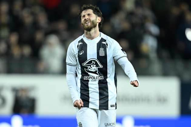 Sporting Charleroi v KV Mechelen - Belgian Croky Cup CHARLEROI, BELGIUM - DECEMBER 04 : Bernier Antoine forward of Sporting Charleroi can not believe the missed opportunity during the Belgian Croky Cup round of 16 match between Sporting Charleroi and KV Mechelen on December 4, 2025 in Charleroi, Belgium, 04 12 2025 Charleroi Belgium  Copyright: xNicoxVereeckenx