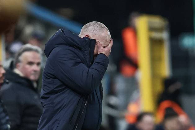Mechelen s head coach Frederic Fred Vanderbiest reacts during a soccer game between Sporting Charleroi and KV Mechelen, in the 1 8 final of the Croky Cup Belgian cup, Thursday 04 December 2025 in Charleroi. BRUNOxFAHY  x146516881x