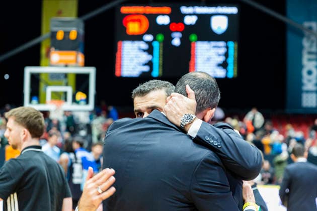 04.12.2025, xomx, Basketball EuroCup, Niners Chemnitz - Turk Telekom v.l. Endstand: 63:87. Jubel bei den gaesten. ERDEM CAN (Turk Telekom Ankara Head Coach) Chemnitz
