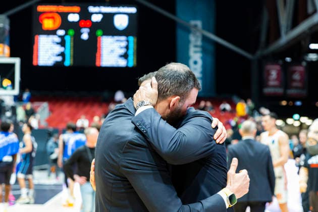 04.12.2025, xomx, Basketball EuroCup, Niners Chemnitz - Turk Telekom v.l. Endstand: 63:87. Jubel bei den gaesten. ERDEM CAN (Turk Telekom Ankara Head Coach) Chemnitz
