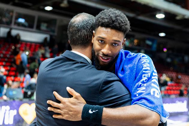 04.12.2025, xomx, Basketball EuroCup, Niners Chemnitz - Turk Telekom v.l. Endstand: 63:87. KYLE ALEXANDER (Turk Telekom Ankara) Chemnitz