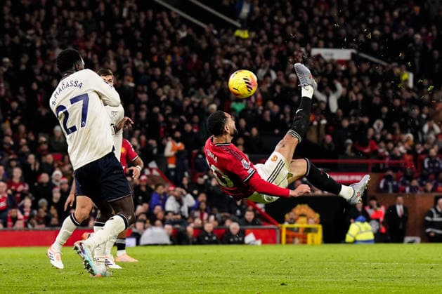 Manchester, England, 4th December 2025. Matheus Cunha of Manchester United, ManU attempts an acrobatic shot at goal during the Manchester United vs West Ham United Premier League match at Old Trafford, Manchester. Picture credit should read: Andrew Yates Sportimage EDITORIAL USE ONLY. No use with unauthorised audio, video, data, fixture lists, club league logos or live services. Online in-match use limited to 120 images, no video emulation. No use in betting, games or single club league player publications. SPI_025_AY_MANUTD_WESTHAM SPI-4345-0026