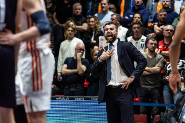 GER, BKT EuroCup, Saison 2025 2026, Niners Chemnitz - Turk Telekom Ankara. 04.12.2025, Messe, Chemnitz, GER, BKT EuroCup, Saison 2025 2026, Niners Chemnitz - Turk Telekom Ankara. Erdem Can (Head Coach), Turk Telekom Ankara Foto Alexander Trienitz Chemnitz Messe Sachsen Deutschland