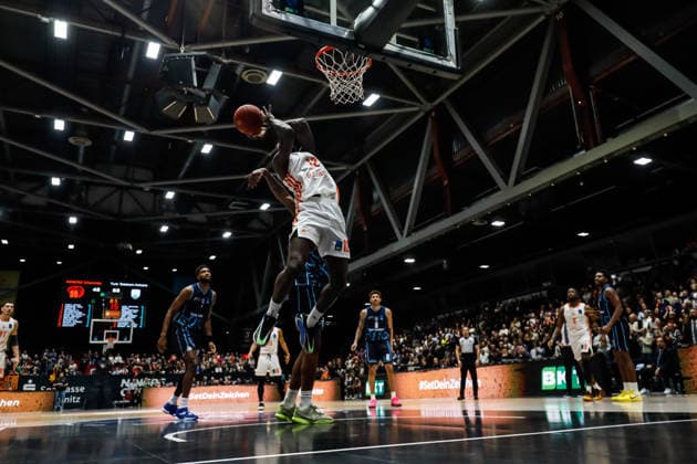 GER, BKT EuroCup, Saison 2025 2026, Niners Chemnitz - Turk Telekom Ankara. 04.12.2025, Messe, Chemnitz, GER, BKT EuroCup, Saison 2025 2026, Niners Chemnitz - Turk Telekom Ankara. Amadou Sow (Niners Chemnitz, 12) Foto Alexander Trienitz Chemnitz Messe Sachsen Deutschland