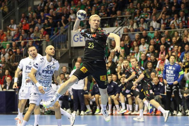 04.12.2025, xgox, Handball - EHF Champions League SC Magdeburg - Pick Szeged v.l. Magnus Saugstrup (Magdeburg, 23) wirft Tor, Torschuetze, erzielt Tor, Treffer, scores the goal Magdeburg