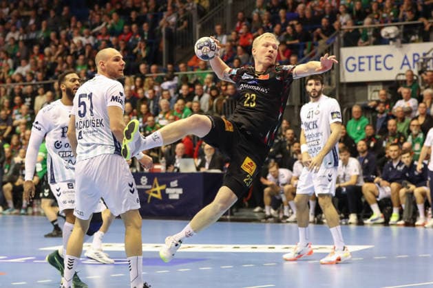 04.12.2025, xgox, Handball - EHF Champions League SC Magdeburg - Pick Szeged v.l. Magnus Saugstrup (Magdeburg, 23) wirft Tor, Torschuetze, erzielt Tor, Treffer, scores the goal Magdeburg