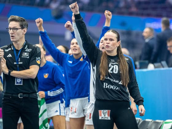 Sara Sif Helgadottir (Island, 20) jubelt von der Bank, Spanien vs. Island, Handball, Weltmeisterschaft, Frauen, Spielzeit 2025 2026, 04.12.2025, Spanien vs. Island, Handball, Weltmeisterschaft, Frauen, Spielzeit 2025 2026, 04.12.2025 Dortmund Copyright: xEibner-Pressefoto MichaelxSchmidx EP_MST