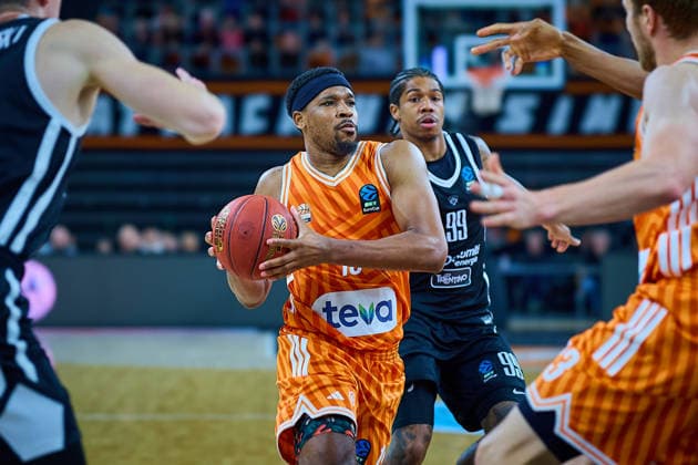 Justin Simon (ratiopharm ulm, 15) GER, ratiopharm ulm vs. Dolomiti Energia Trento, Basketball, 9. Spieltag, BKT EuroCup, Spielzeit 2025 2026, 04.12.2025 GER, ratiopharm ulm vs. Dolomiti Energia Trento, Basketball, 9. Spieltag, BKT EuroCup, Spielzeit 2025 2026, 04.12.2025 Neu-Ulm Copyright: xEibner-Pressefoto GeraldxOelze-dexStoppanyx EP_ODS