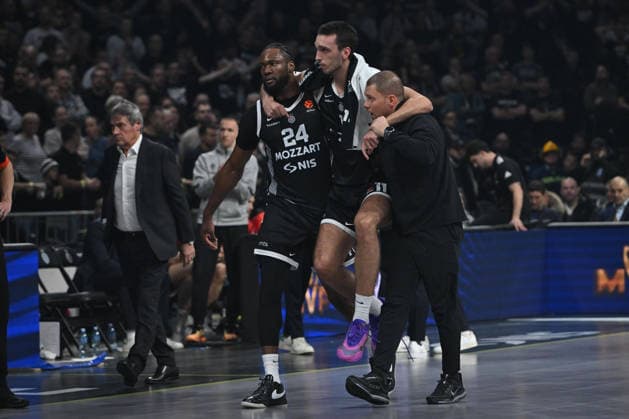 PARTIZAN vs BAYERN MUNCHEN BRUNO FERNANDO and ALEKSEJ POKUSEVSKI basketball Partizan vs Bayern Munchen Euroleague, Beogradska arena, Belgrade 04.12.2025 Foto: BASKETBALL, EUROLEAGUE, PARTIZAN, BAYERN MUNCHEN Belgrade Belgrade arena Serbia Copyright: xMarkoxMetlas xMNxPressx