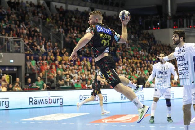 04.12.2025, xtgx, Handball, EHF Champions League, SC Magdeburg - Pick Szeged v.l. Lukas Mertens (Magdeburg, 22) wirft Tor, Torschuetze, erzielt Tor, Treffer, scores the goal Magdeubrg