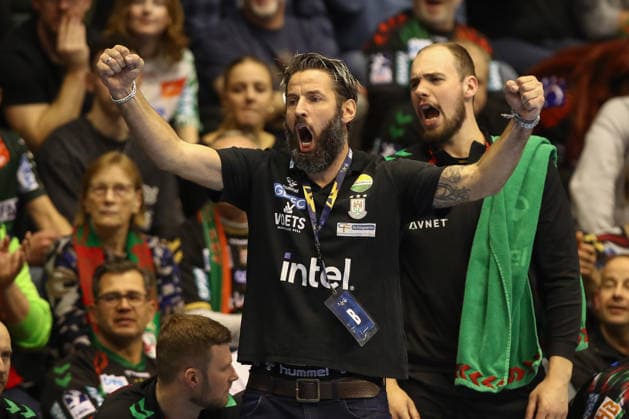 04.12.2025, xtgx, Handball, EHF Champions League, SC Magdeburg - Pick Szeged v.l. Bennet Wiegert (Magdeburg, Trainer) Jubel, Torjubel, jubelt ueber das Tor, celebrate the goal, celebration Magdeubrg