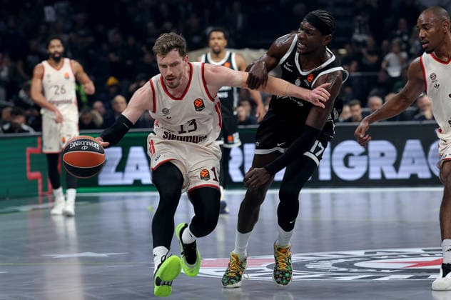Partizan v Bayern, Euroleague basketball, season 2025 2026, round 14 Belgrade, Serbia. 4th Dec, 2025. Bayern s Andreas Obst vies with Partizan s Isaac Bonga during Euroleague basketball match between Partizan and Bayern Munich on December 4. 2025. in Belgrade, Serbia. Belgrade Serbia Copyright: xPedjaxMilosavljevic STARSPORTx