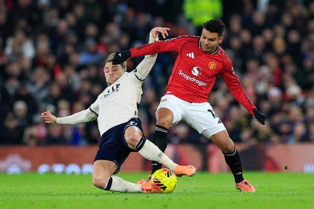 Manchester United, ManU v West Ham United Premier League 04 12 2025. Casemiro (18) of Manchester United and Jarrod Bowen (20) of West Ham United challenge for the ball during the Premier League match between Manchester United and West Ham United at Old Trafford, Manchester, England on 4 December 2025. Manchester Old Trafford Greater Manchester England Editorial use only DataCo restrictions apply See www.football-dataco.com , Copyright: xConorxMolloyx PSI-23335-0022