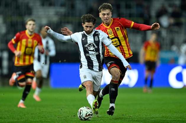 Sporting Charleroi v KV Mechelen - Belgian Croky Cup CHARLEROI, BELGIUM - DECEMBER 04 : Bernier Antoine forward of Sporting Charleroi is been chased by Struyf Ian defender of KV Mechelen during the Belgian Croky Cup round of 16 match between Sporting Charleroi and KV Mechelen on December 4, 2025 in Charleroi, Belgium, 04 12 2025 Charleroi Belgium  Copyright: xNicoxVereeckenx