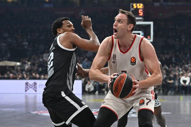 PARTIZAN vs BAYERN MUNCHEN JOHANNES VOIGTMANN Johanes Fojgtman vs STERLING BROWN Sterling Braun basketball Partizan vs Bayern Munchen Euroleague, Beogradska arena, Belgrade 04.12.2025 Foto: BASKETBALL, EUROLEAGUE, PARTIZAN, BAYERN MUNCHEN Belgrade Belgrade arena Serbia Copyright: xMarkoxMetlas xMNxPressx