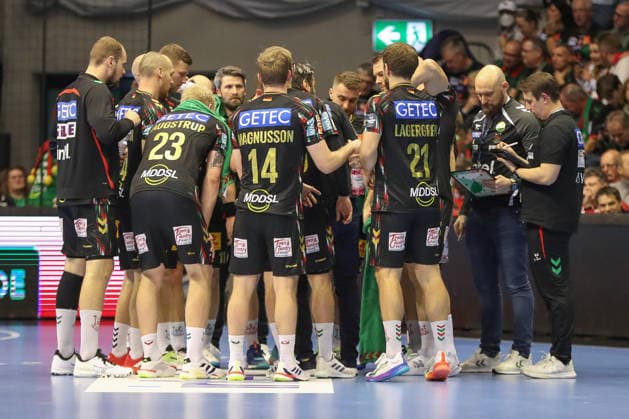 04.12.2025, xgox, Handball - EHF Champions League SC Magdeburg - Pick Szeged v.l. Magdeburg im Mannschaftskreis Magdeburg