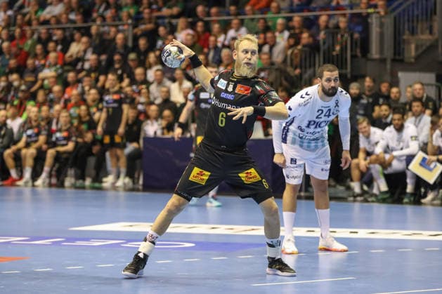 04.12.2025, xgox, Handball - EHF Champions League SC Magdeburg - Pick Szeged v.l. Matthias Musche (Magdeburg, 6) beim Siebenmeter Magdeburg