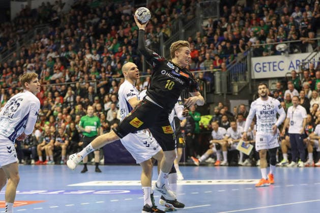 04.12.2025, xgox, Handball - EHF Champions League SC Magdeburg - Pick Szeged v.l. Gisli Thorgeir Kristjansson (Magdeburg, 10) wirft Tor, Torschuetze, erzielt Tor, Treffer, scores the goal Magdeburg