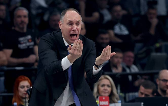 Partizan v Bayern, Euroleague basketball, season 2025 2026, round 14 Belgrade, Serbia. 4th Dec, 2025. Head Coach of Partizan, Mirko Ocokoljic during Euroleague basketball match between Partizan and Bayern Munich on December 4. 2025. in Belgrade, Serbia. Belgrade Serbia Copyright: xPedjaxMilosavljevic STARSPORTx