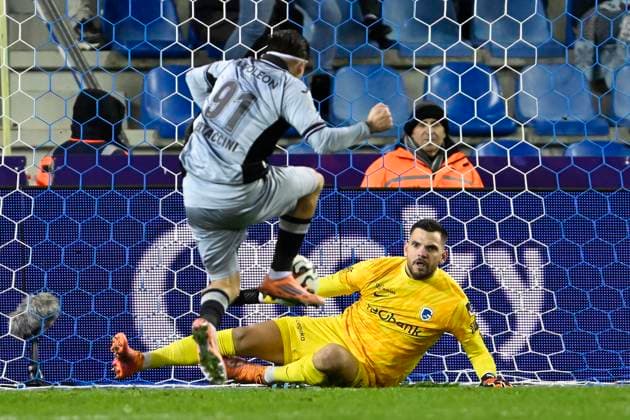 KRC Genk v RSC Anderlecht - Belgian Croky Cup GENK, BELGIUM - DECEMBER 04 : Bertaccini Adriano forward of RSC Anderlecht scores a goal against Van Crombrugge Hendrik goalkeeper of KRC Genk during the Belgian Croky Cup round of 16 match between KRC Genk and RSC Anderlecht on December 4, 2025 in Genk, Belgium, 04 12 2025 Genk Belgium  Copyright: xDhax