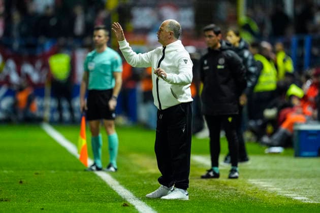 December 4, 2025, Extremadura, Extremadura, SPAIN: Cisqui, head coach of CD Extremadura 1924, gestures during the Copa del Rey, second round, football match played between CD Extremadura 1924 and Sevilla FC at Francisco de la Hera stadium on December 4, 2025, in Extremadura, Spain. Extremadura SPAIN - ZUMAa181 20251204_zaa_a181_063 Copyright: xJoaquinxCorcherox