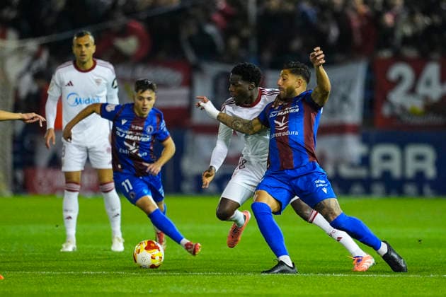 December 4, 2025, Extremadura, Extremadura, SPAIN: Lucien Agoume of Sevilla FC and Marcos Manchon of CD Extremadura 1924 in action during the Copa del Rey, second round, football match played between CD Extremadura 1924 and Sevilla FC at Francisco de la Hera stadium on December 4, 2025, in Extremadura, Spain. Extremadura SPAIN - ZUMAa181 20251204_zaa_a181_064 Copyright: xJoaquinxCorcherox