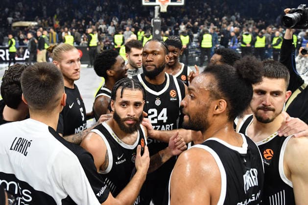 PARTIZAN vs BAYERN MUNCHEN CELEBRATION basketball Partizan vs Bayern Munchen Euroleague, Beogradska arena, Belgrade 04.12.2025 Foto: BASKETBALL, EUROLEAGUE, PARTIZAN, BAYERN MUNCHEN Belgrade Belgrade arena Serbia Copyright: xMarkoxMetlas xMNxPressx
