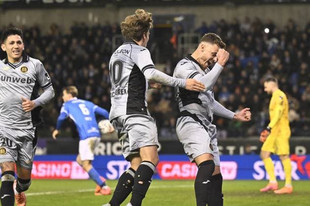 Anderlecht s Yari Verschaeren and Anderlecht s Thorgan Hazard celebrate after scoring during a soccer game between KRC Genk and RSC Anderlecht, in the 1 8 final of the Croky Cup Belgian cup, Thursday 04 December 2025 in Genk. JOHAN EYCKENS JohanxEyckens  x146543065x