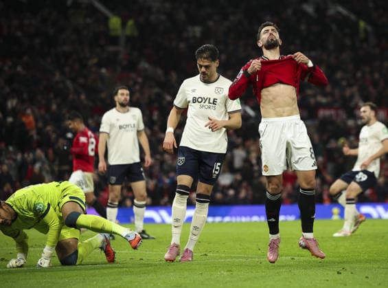 Manchester United, ManU v West Ham United, FA Premier League 04.12.25 Manchester United v West Ham United, FA Premier League Bradley Ormesher The Times Bruno Fernandez of Manchester United after missed chance  Copyright: xBradleyxOrmesherx NINTCHDBPICT001043275660