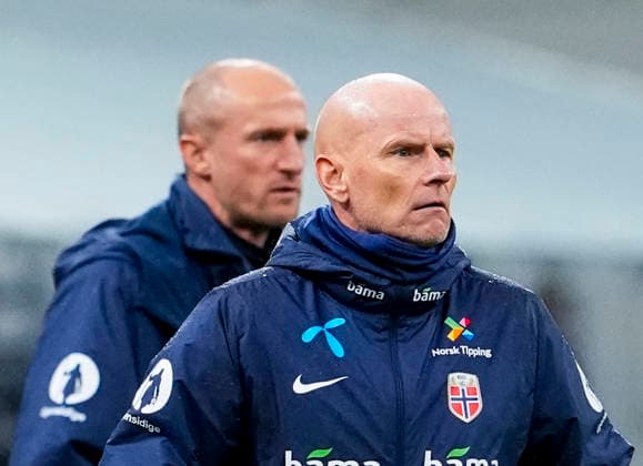 Football, World Cup qualification: Italy - Norway Milan, Italy 20251116. Norway s national team, Nationalteam manager Stale Solbakken and Brede Hangeland in the World Cup qualifying match in football between Norway and Italy at San Siro. Photo: Lise Aserud NTB Milano Italy EDITORIAL USE ONLY. RESTRICTED USE FOR BETTING COMPANIES Ref:_SPOQMG9hnb5vFg.jpg *** Football, World Cup qualification Italy Norway Milan, Italy 20251116 Norway s national team manager Stale Solbakken and Brede Hangeland in the World Cup qualifying match in football between Norway and Italy at San Siro Photo Lise Aserud NTB Milano Italy EDITORIAL USE ONLY RESTRICTED USE FOR BETTING COMPANIES  Copyright: xLisexAserudx xNTBx