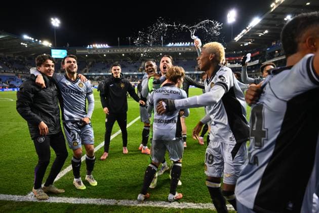 KRC Genk v RSC Anderlecht - Belgian Croky Cup GENK, BELGIUM - DECEMBER 04 : Players of RSC Anderlecht celebrating the victory during the Belgian Croky Cup round of 16 match between KRC Genk and RSC Anderlecht on December 4, 2025 in Genk, Belgium, 04 12 2025 Genk Belgium  Copyright: xVincentxKalutx