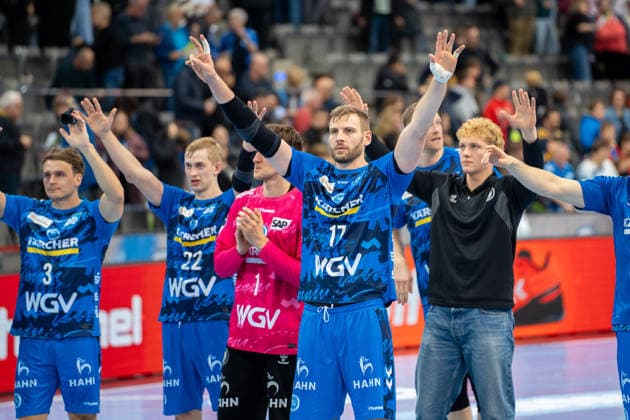 Handball I Herren I Saison 2025-2026 I Bundesliga I 11. Spieltag I TVB Stuttgart - HSG Wetzlar I 04.12.2025 Samuel Röthlisberger (17, TVB Stuttgart) jubelt nach dem Sieg Stuttgart Porsche Arena Baden-Württemberg Deutschland Copyright: xLobeca MaxxPetershansx