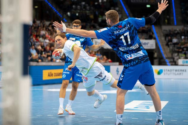 Handball I Herren I Saison 2025-2026 I Bundesliga I 11. Spieltag I TVB Stuttgart - HSG Wetzlar I 04.12.2025 Justin Müller (25, HSG Wetzlar) im Wurf Stuttgart Porsche Arena Baden-Württemberg Deutschland Copyright: xLobeca MaxxPetershansx