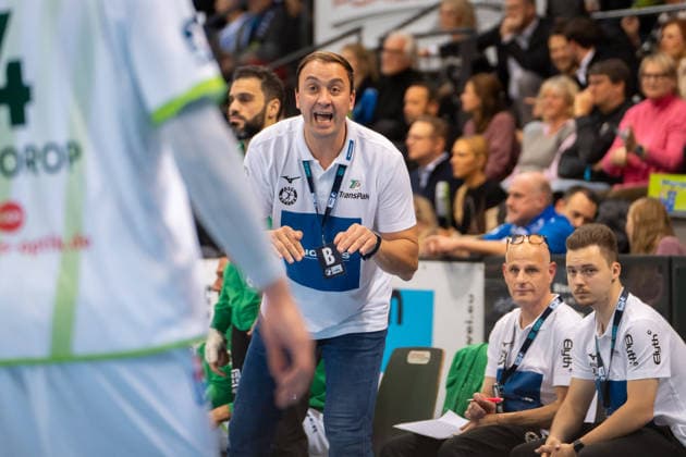 Handball I Herren I Saison 2025-2026 I Bundesliga I 11. Spieltag I TVB Stuttgart - HSG Wetzlar I 04.12.2025 Trainer Momir Ilic (HSG Wetzlar) Stuttgart Porsche Arena Baden-Württemberg Deutschland Copyright: xLobeca MaxxPetershansx