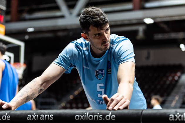 GER, BKT EuroCup, Saison 2025 2026, Niners Chemnitz - Turk Telekom Ankara. 04.12.2025, Messe, Chemnitz, GER, BKT EuroCup, Saison 2025 2026, Niners Chemnitz - Turk Telekom Ankara. Emircan Kosut (Turk Telekom Ankara 5) Foto Alexander Trienitz Chemnitz Messe Sachsen Deutschland