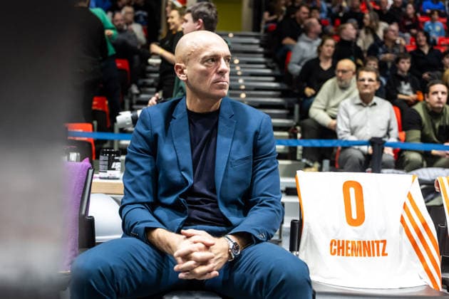 GER, BKT EuroCup, Saison 2025 2026, Niners Chemnitz - Turk Telekom Ankara. 04.12.2025, Messe, Chemnitz, GER, BKT EuroCup, Saison 2025 2026, Niners Chemnitz - Turk Telekom Ankara. Rodrigo Pastore (Head Coach), Niners Chemnitz Foto Alexander Trienitz Chemnitz Messe Sachsen Deutschland