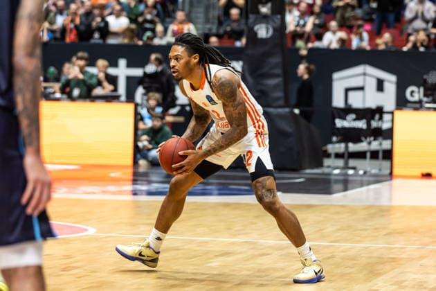 GER, BKT EuroCup, Saison 2025 2026, Niners Chemnitz - Turk Telekom Ankara. 04.12.2025, Messe, Chemnitz, GER, BKT EuroCup, Saison 2025 2026, Niners Chemnitz - Turk Telekom Ankara. Nike Sibande (Niners Chemnitz, 2) Foto Alexander Trienitz Chemnitz Messe Sachsen Deutschland