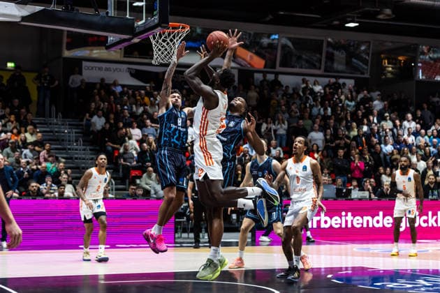 GER, BKT EuroCup, Saison 2025 2026, Niners Chemnitz - Turk Telekom Ankara. 04.12.2025, Messe, Chemnitz, GER, BKT EuroCup, Saison 2025 2026, Niners Chemnitz - Turk Telekom Ankara. Amadou Sow (Niners Chemnitz, 12) Foto Alexander Trienitz Chemnitz Messe Sachsen Deutschland