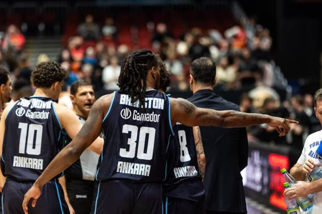 GER, BKT EuroCup, Saison 2025 2026, Niners Chemnitz - Turk Telekom Ankara. 04.12.2025, Messe, Chemnitz, GER, BKT EuroCup, Saison 2025 2026, Niners Chemnitz - Turk Telekom Ankara. Kris Bankston (Turk Telekom Ankara 30) Foto Alexander Trienitz Chemnitz Messe Sachsen Deutschland