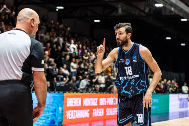 GER, BKT EuroCup, Saison 2025 2026, Niners Chemnitz - Turk Telekom Ankara. 04.12.2025, Messe, Chemnitz, GER, BKT EuroCup, Saison 2025 2026, Niners Chemnitz - Turk Telekom Ankara. Dogus Ozdemiroglu (Turk Telekom Ankara 18) Foto Alexander Trienitz Chemnitz Messe Sachsen Deutschland